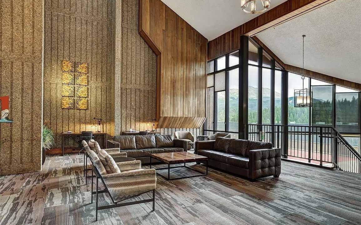 Photo of Livingroom in Peak 9