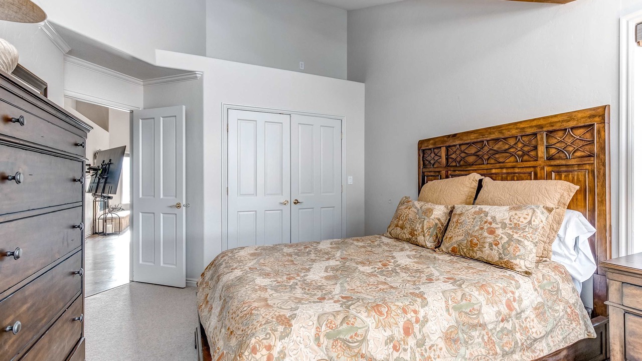 Photo of Bedroom in Summit Park