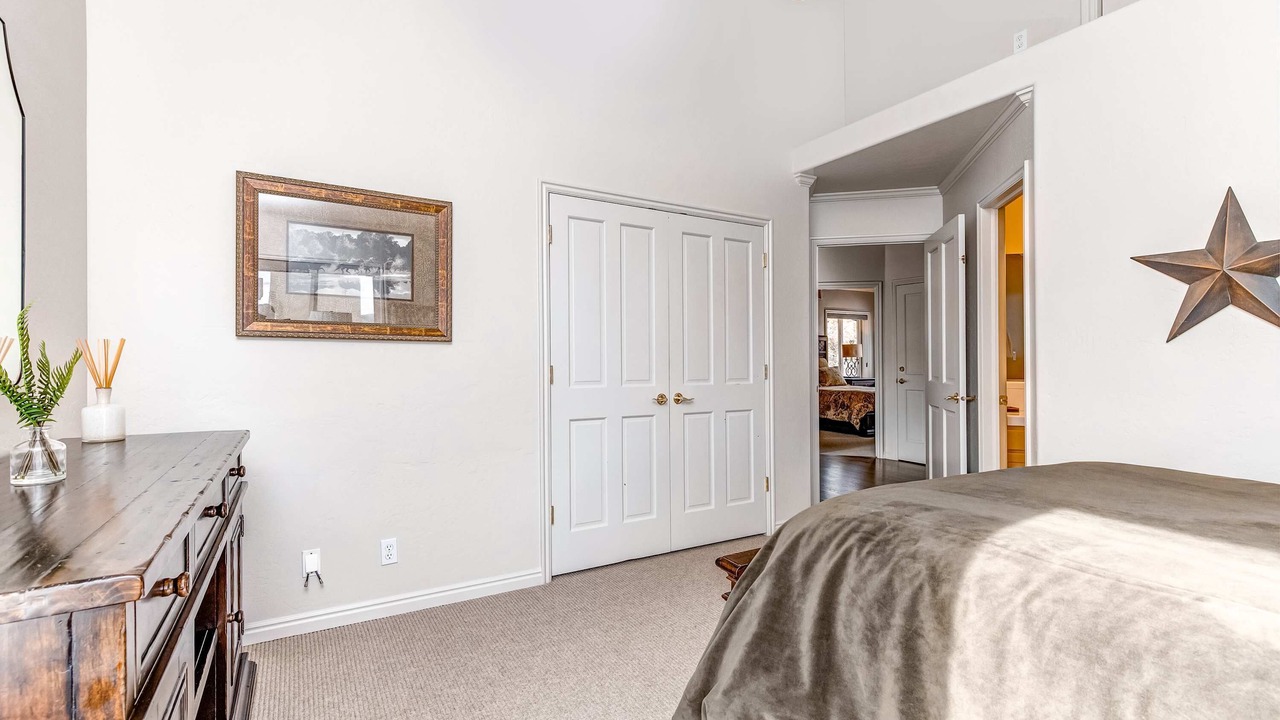 Photo of Bedroom in Summit Park