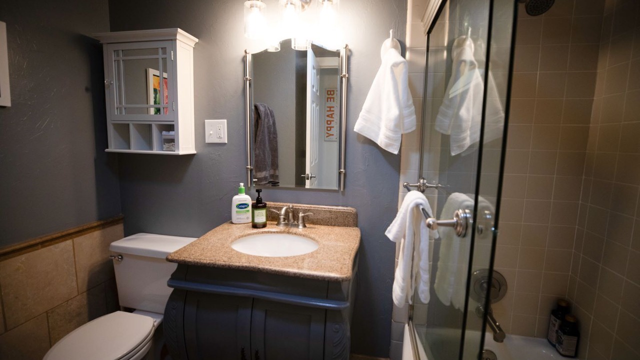 Photo of Bathroom in Murray