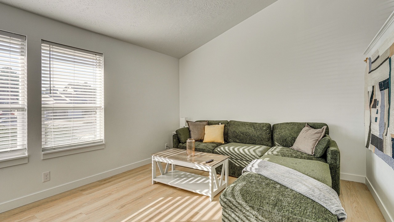 Photo of Livingroom in Midvale