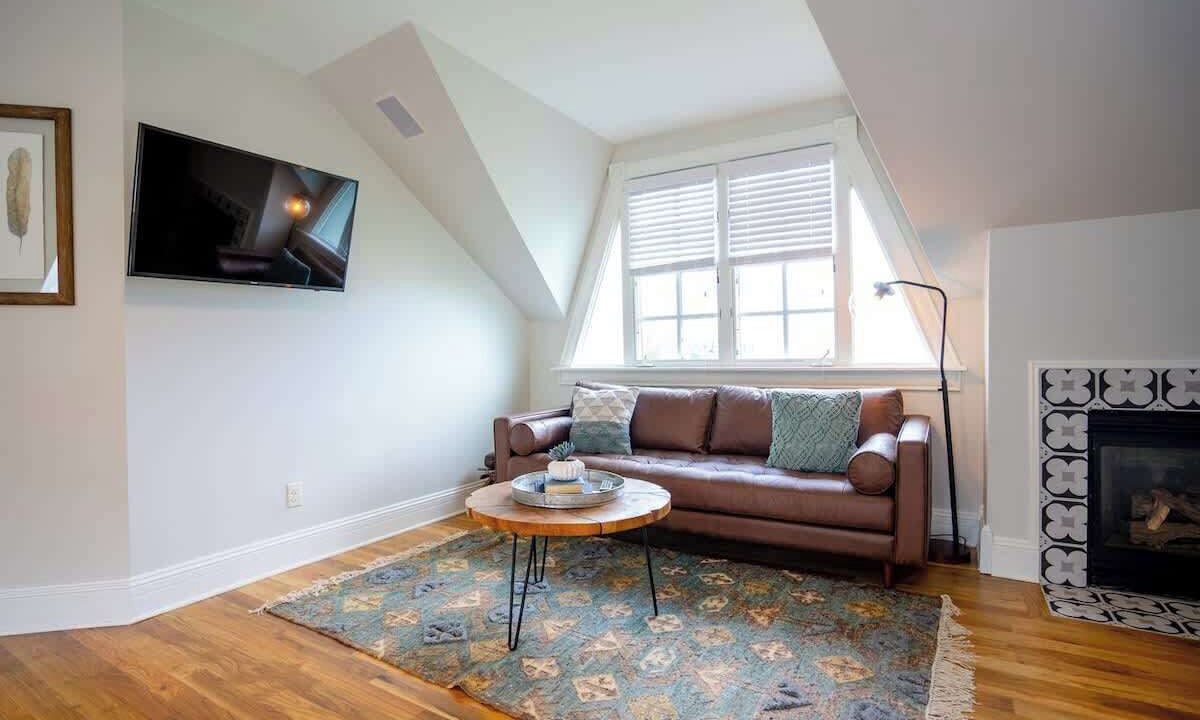 Photo of Livingroom in Five Points