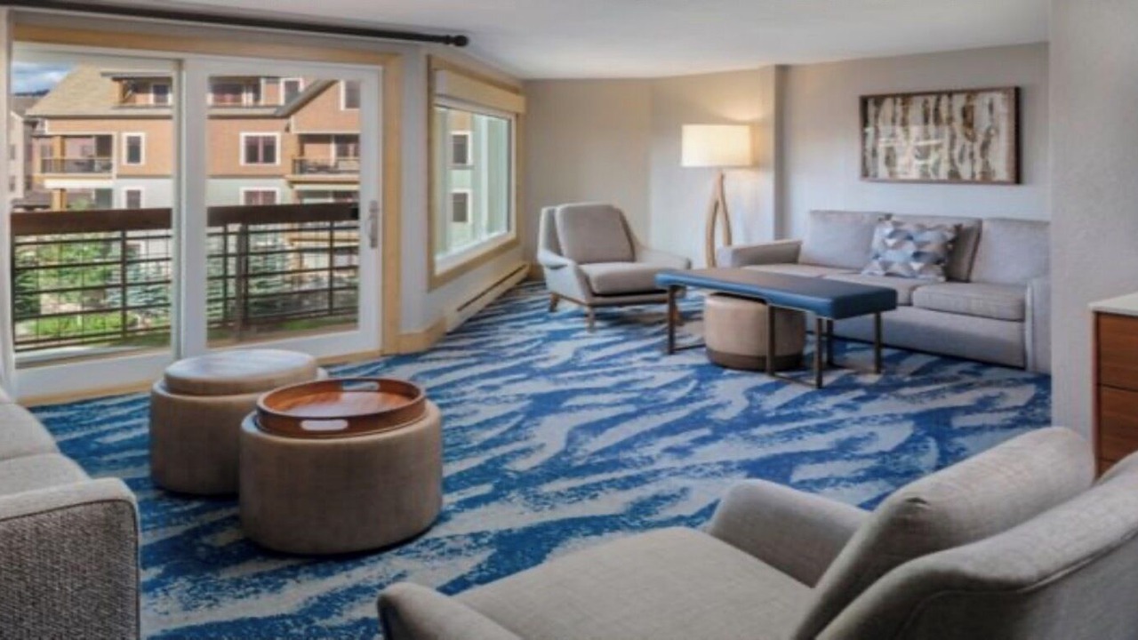 Photo of Livingroom in Peak 9