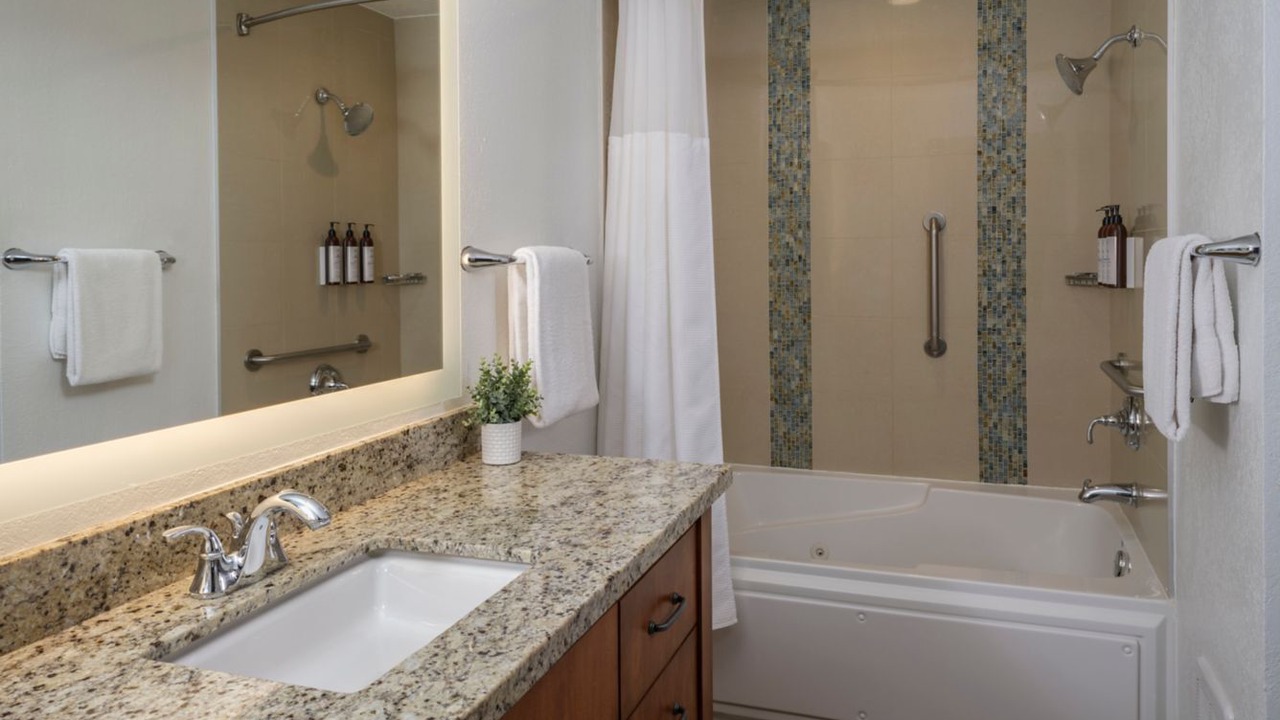 Photo of Bathroom in Peak 9