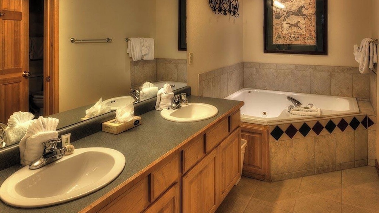 Photo of Bathroom in Four O'Clock