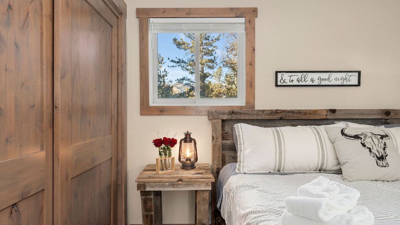 Photo of Bedroom in Pine