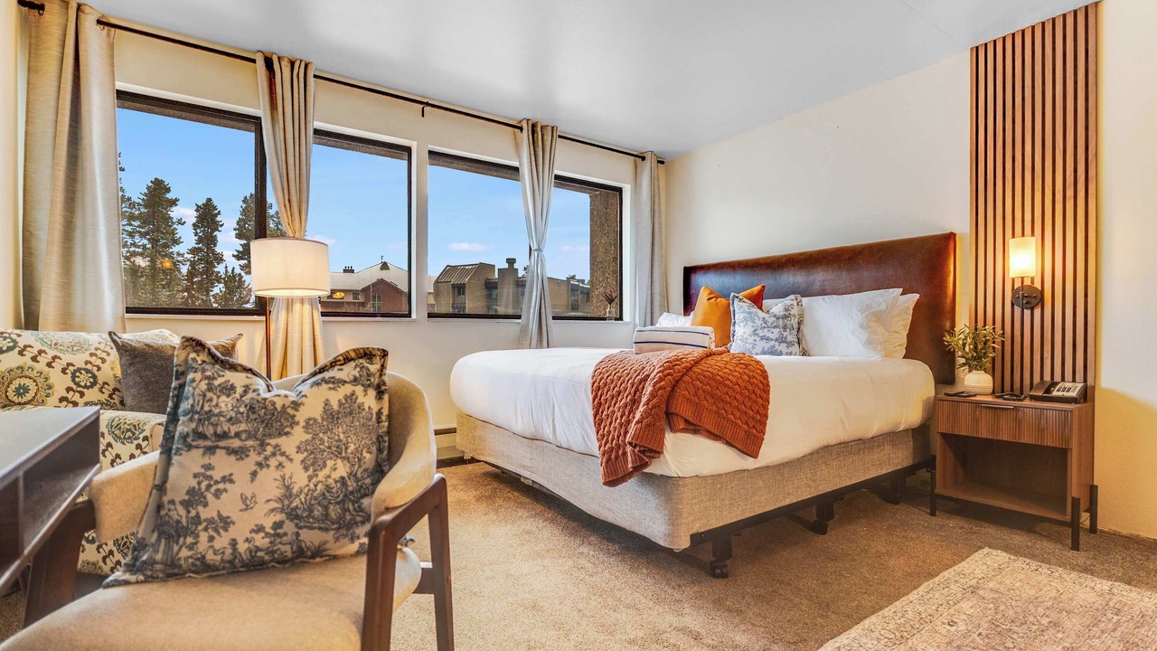 Photo of Bedroom in Peak 9