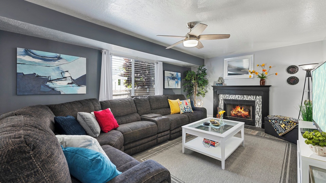 Photo of Livingroom in Millcreek