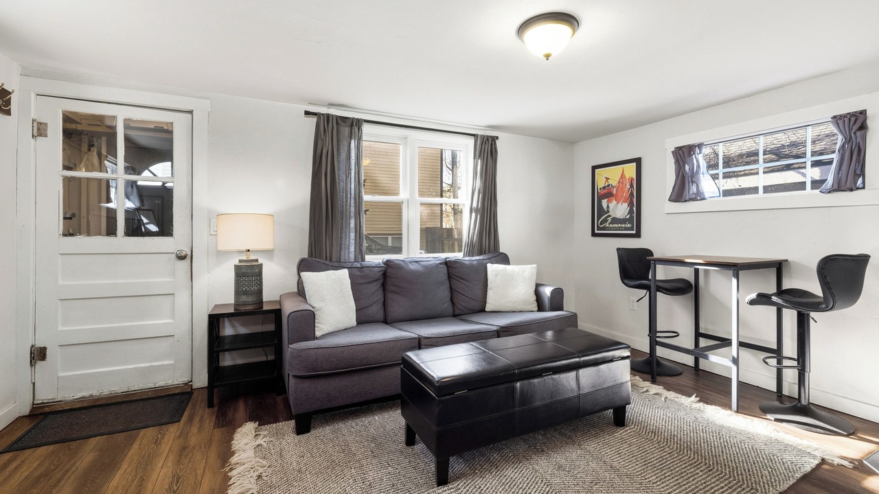 Photo of Livingroom in Historic District