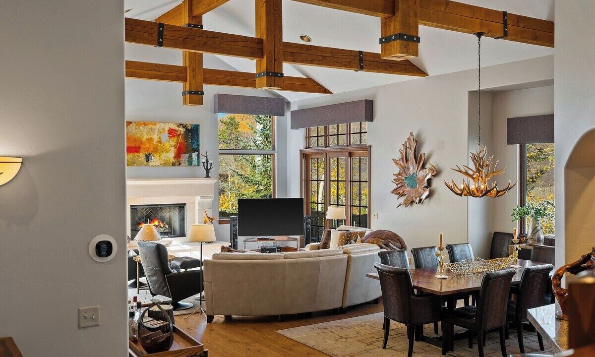 Photo of Livingroom in Highland Meadows