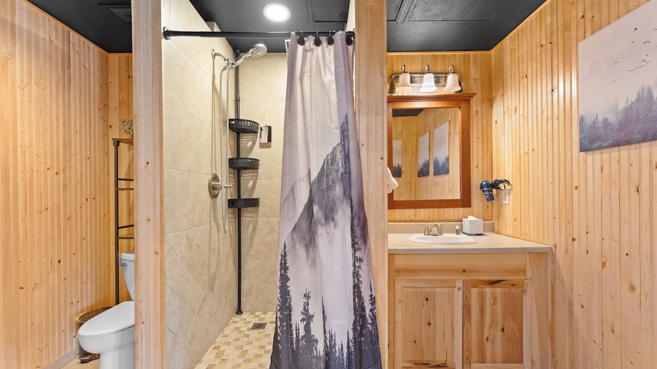 Photo of Bathroom in Lakeside Village