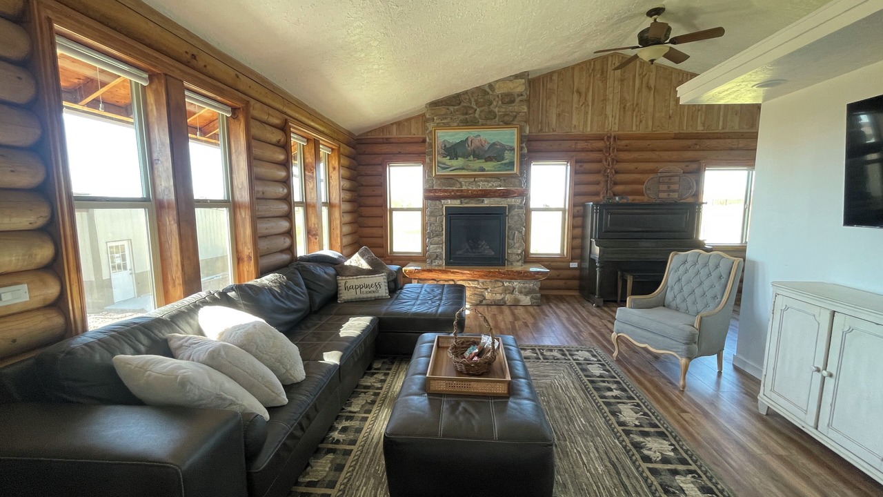 Photo of Livingroom in Roosevelt