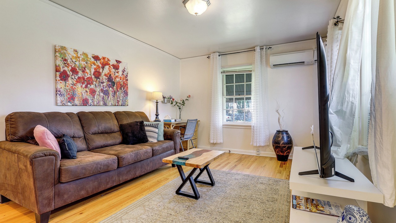 Photo of Livingroom in Northside