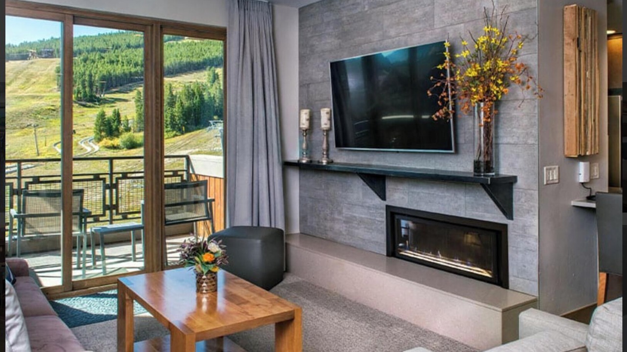 Photo of Livingroom in Peak 8