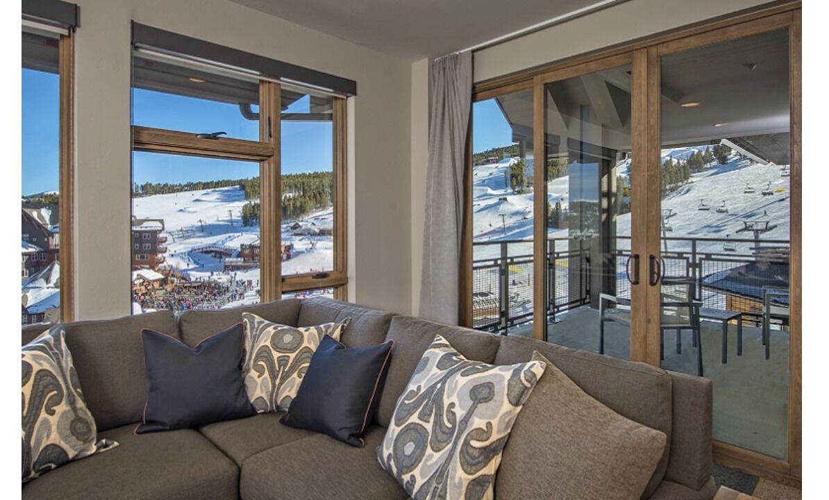 Photo of Livingroom in Peak 8