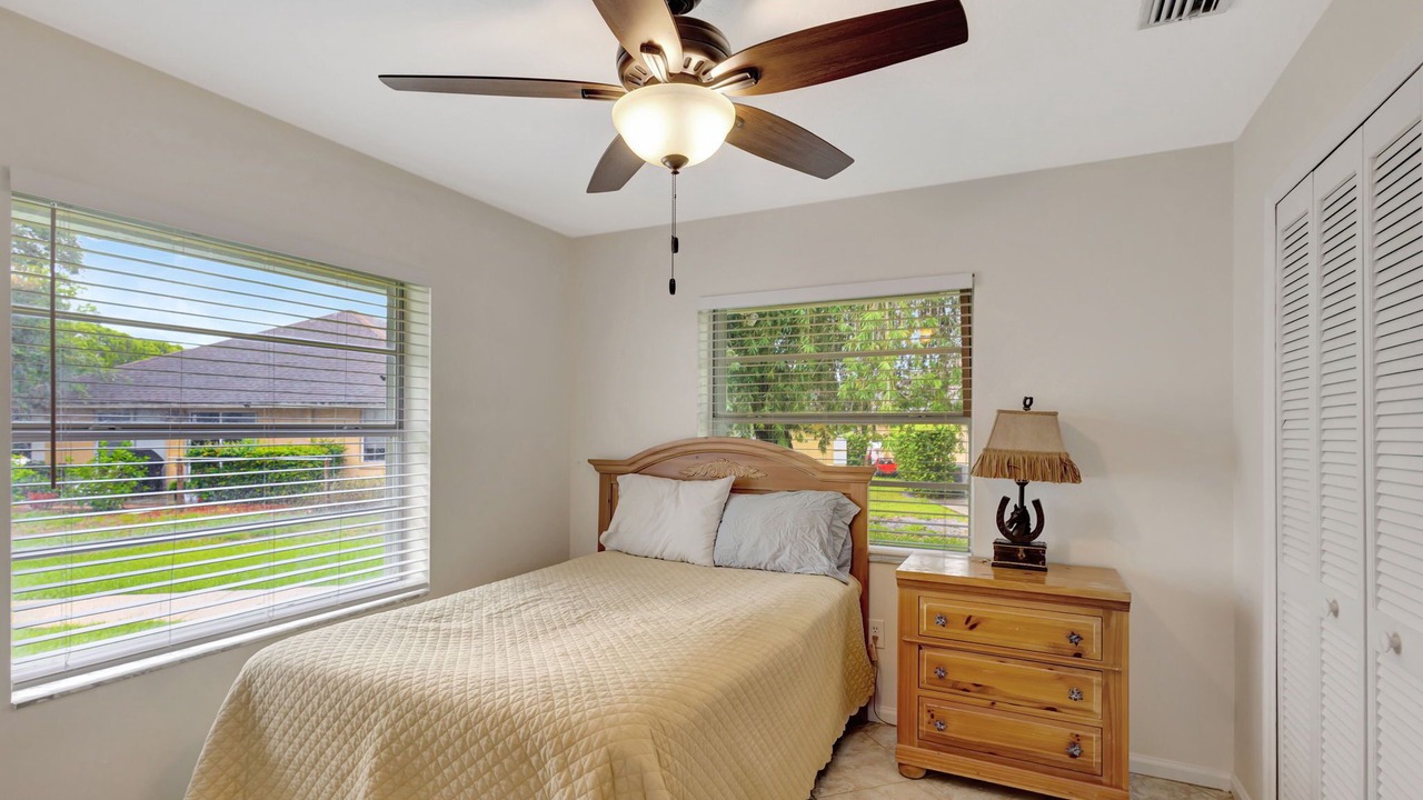 Photo of Bedroom in Greenview Shores