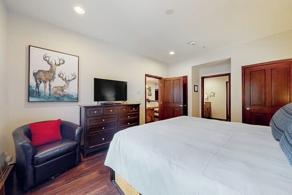 Photo of Bedroom in Edwards