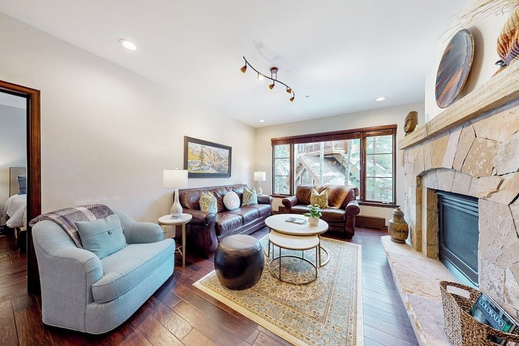 Photo of Livingroom in Edwards