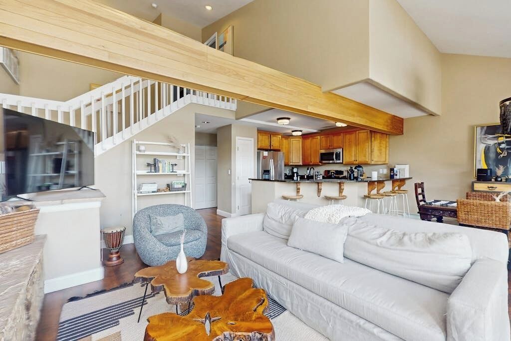 Photo of Livingroom in Edwards