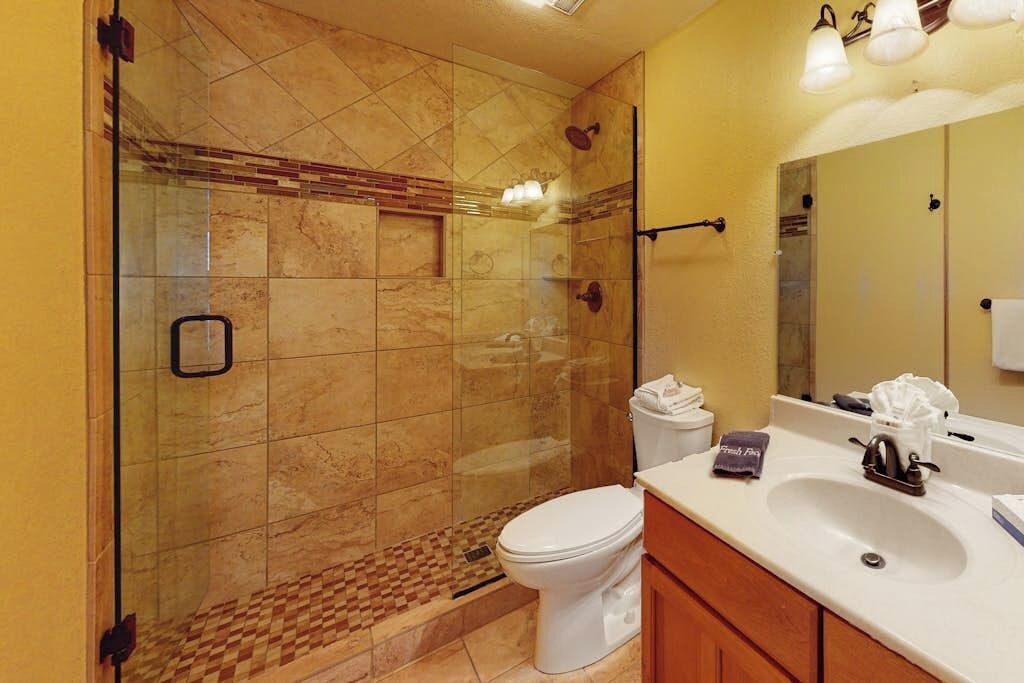 Photo of Bathroom in Four O'Clock
