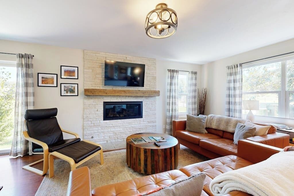 Photo of Livingroom in Edwards