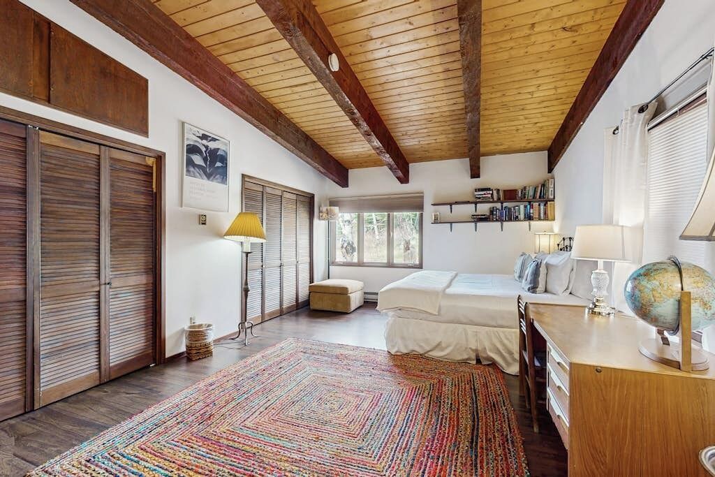 Photo of Bedroom in Mountain Valley