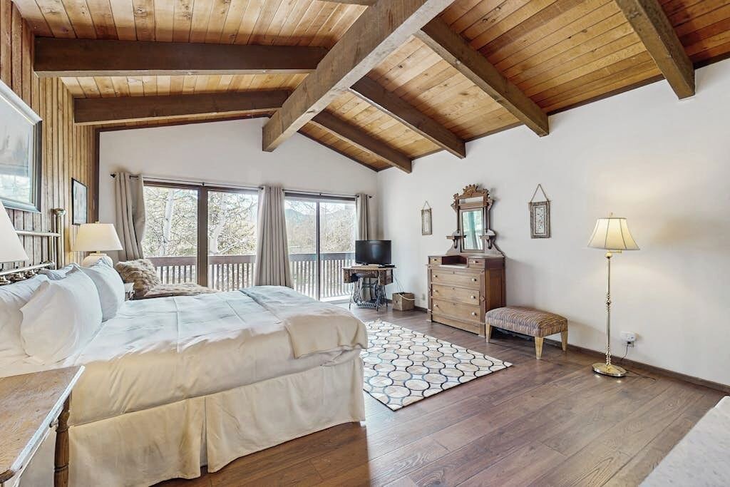 Photo of Bedroom in Mountain Valley