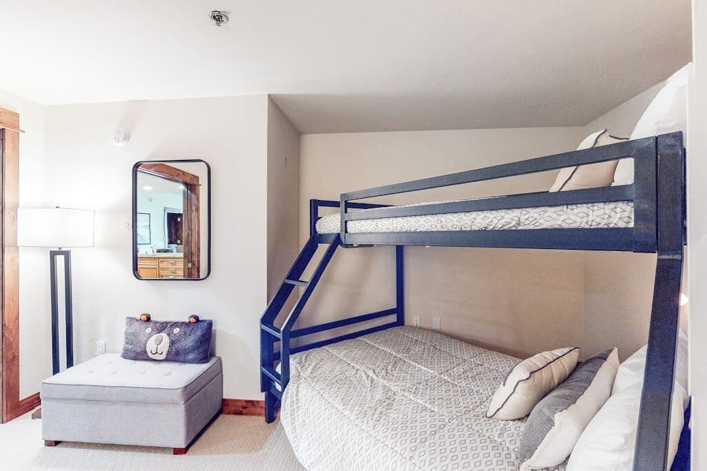 Photo of Bedroom in Four O'Clock