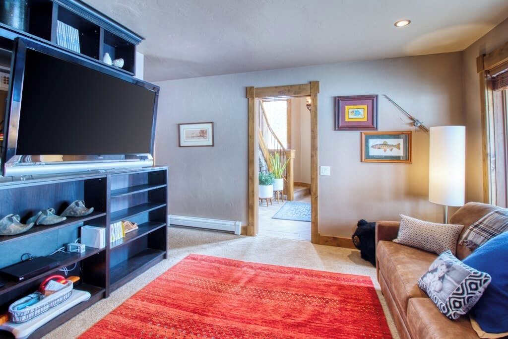 Photo of Livingroom in Warrior's Mark West