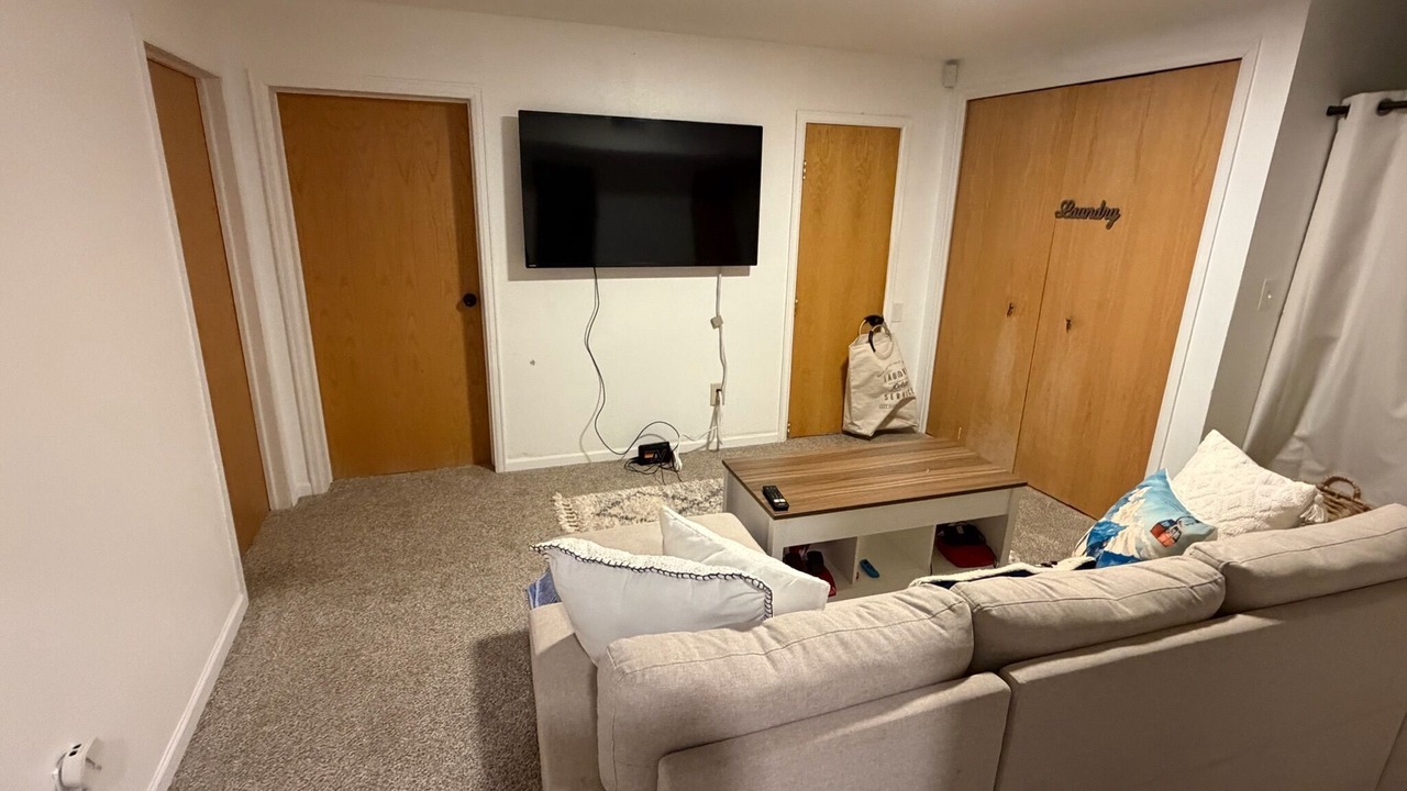 Photo of Livingroom in Edwards