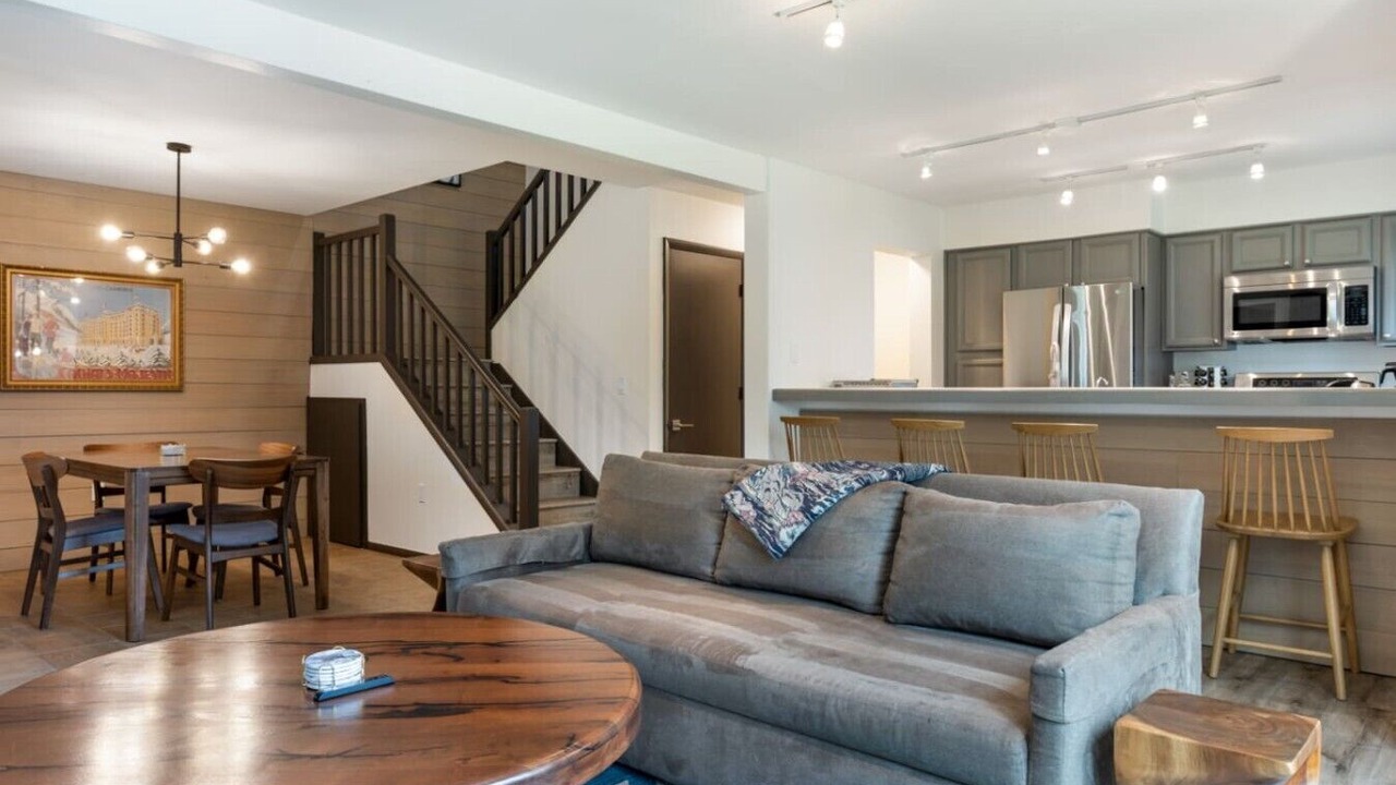 Photo of Livingroom in Edwards