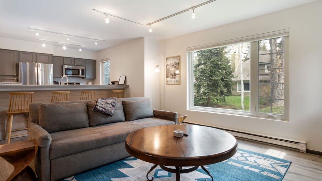 Photo of Livingroom in Edwards