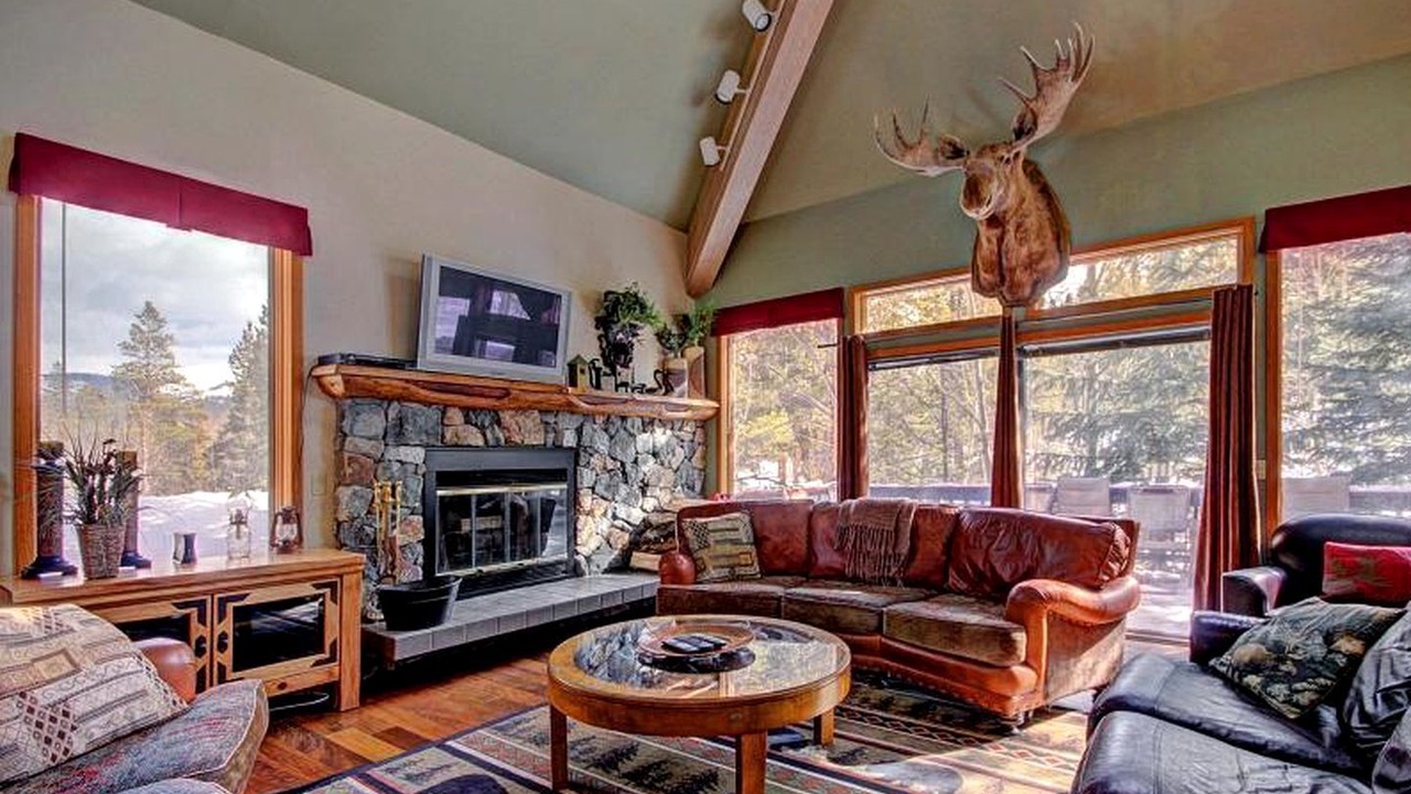 Photo of Livingroom in Warrior's Mark West
