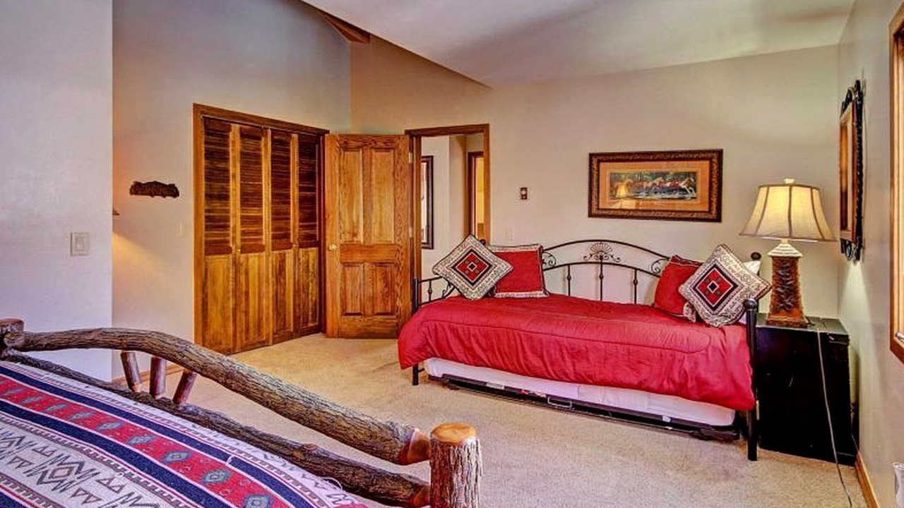 Photo of Bedroom in Warrior's Mark West