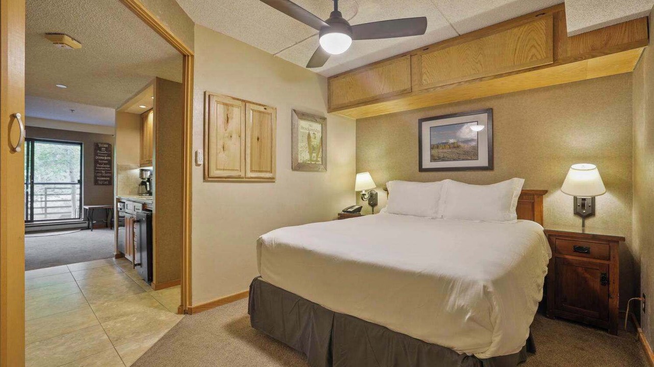 Photo of Bedroom in Peak 9