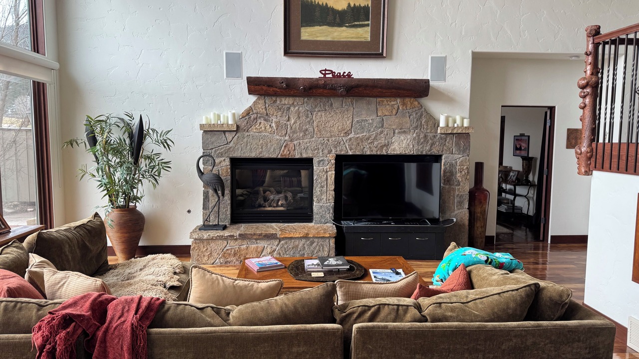 Photo of Livingroom in Aspen Glen