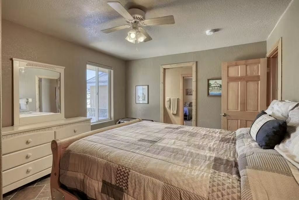 Photo of Bedroom in Del Norte