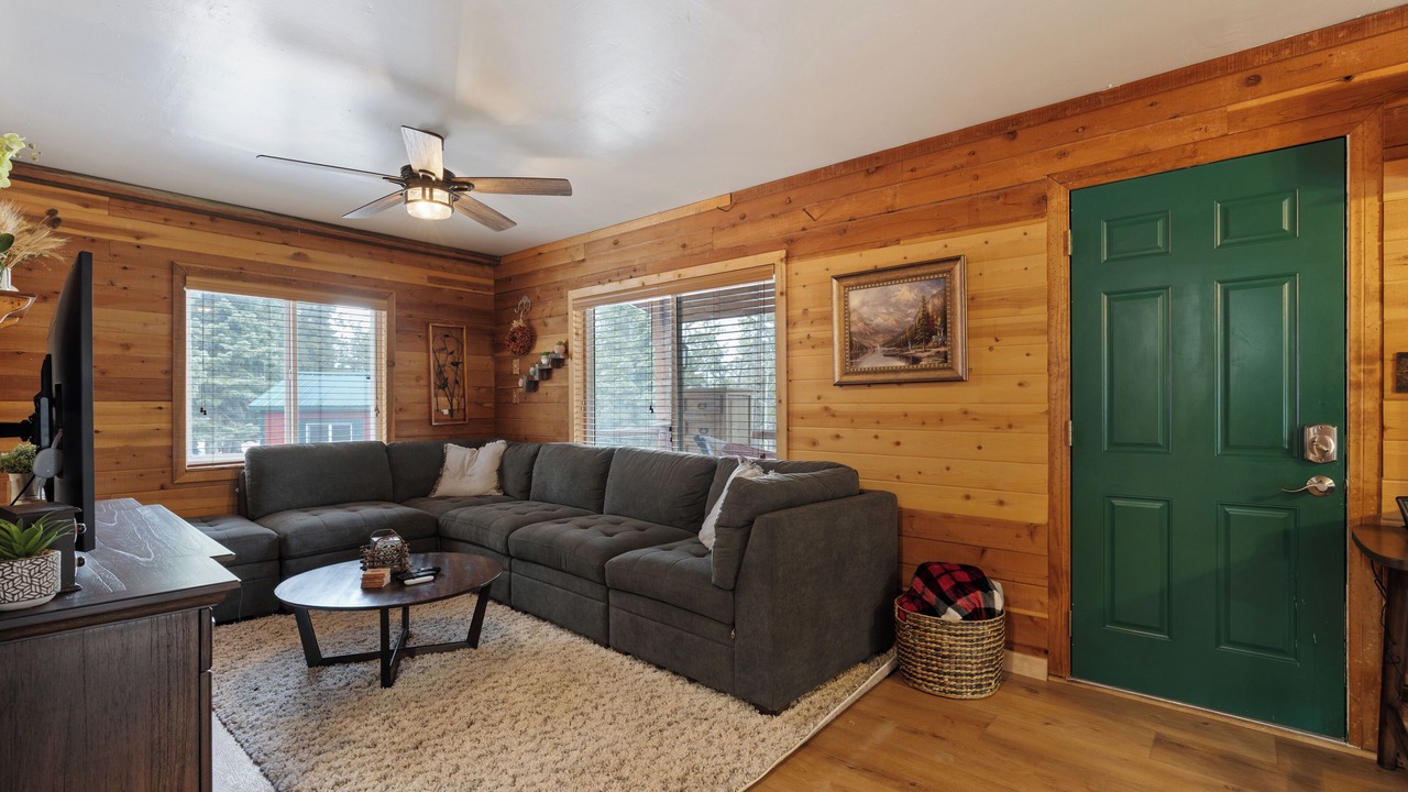 Photo of Livingroom in Meadow View Heights