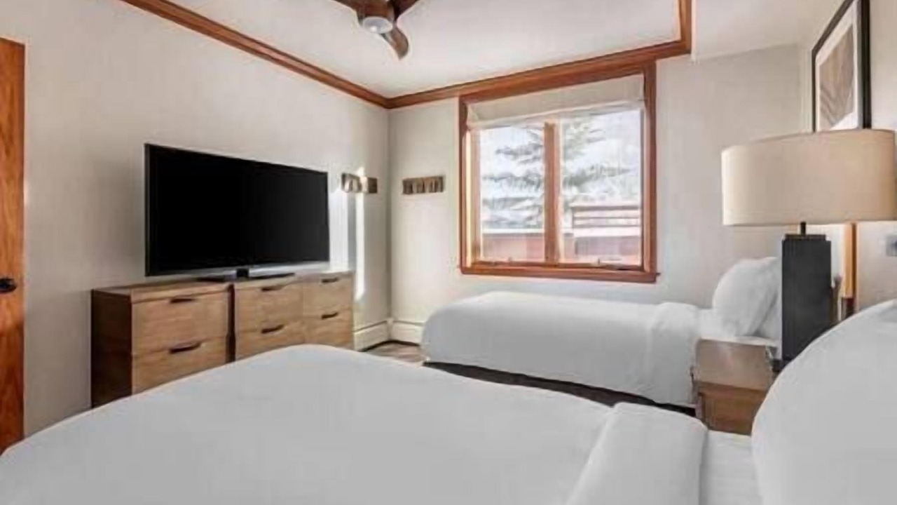 Photo of Bedroom in Peak 9