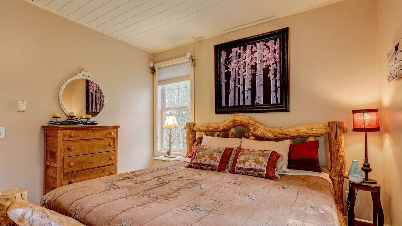 Photo of Bedroom in Warm Springs