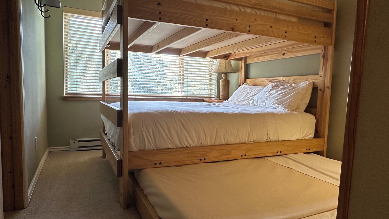 Photo of Bedroom in Peak 9