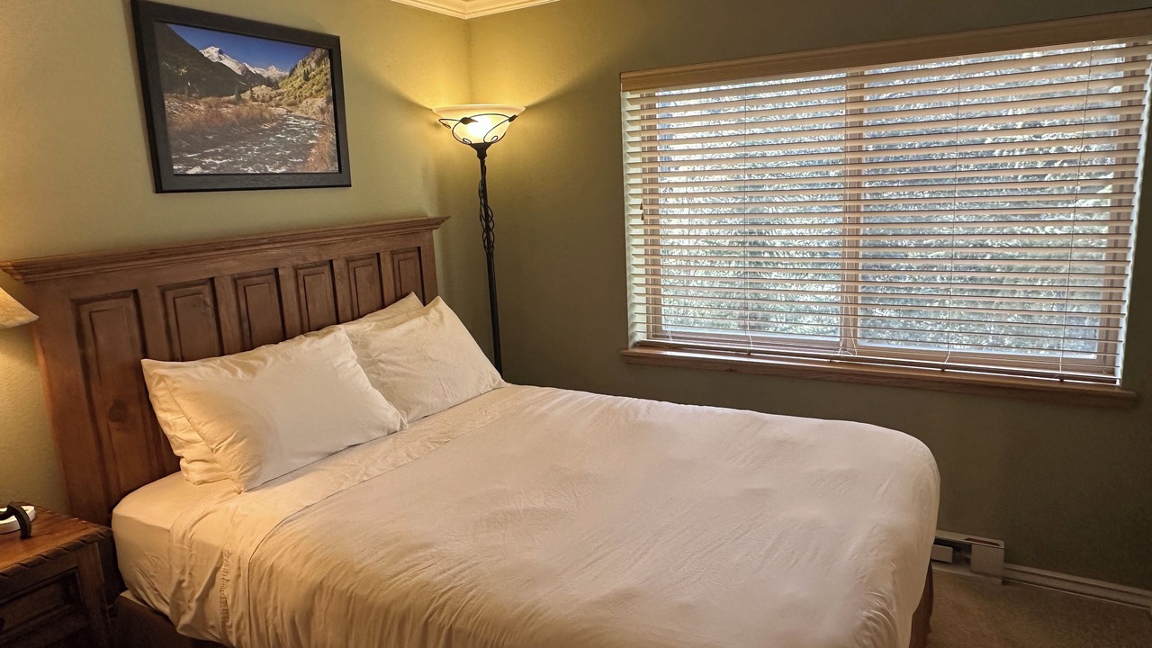 Photo of Bedroom in Peak 9