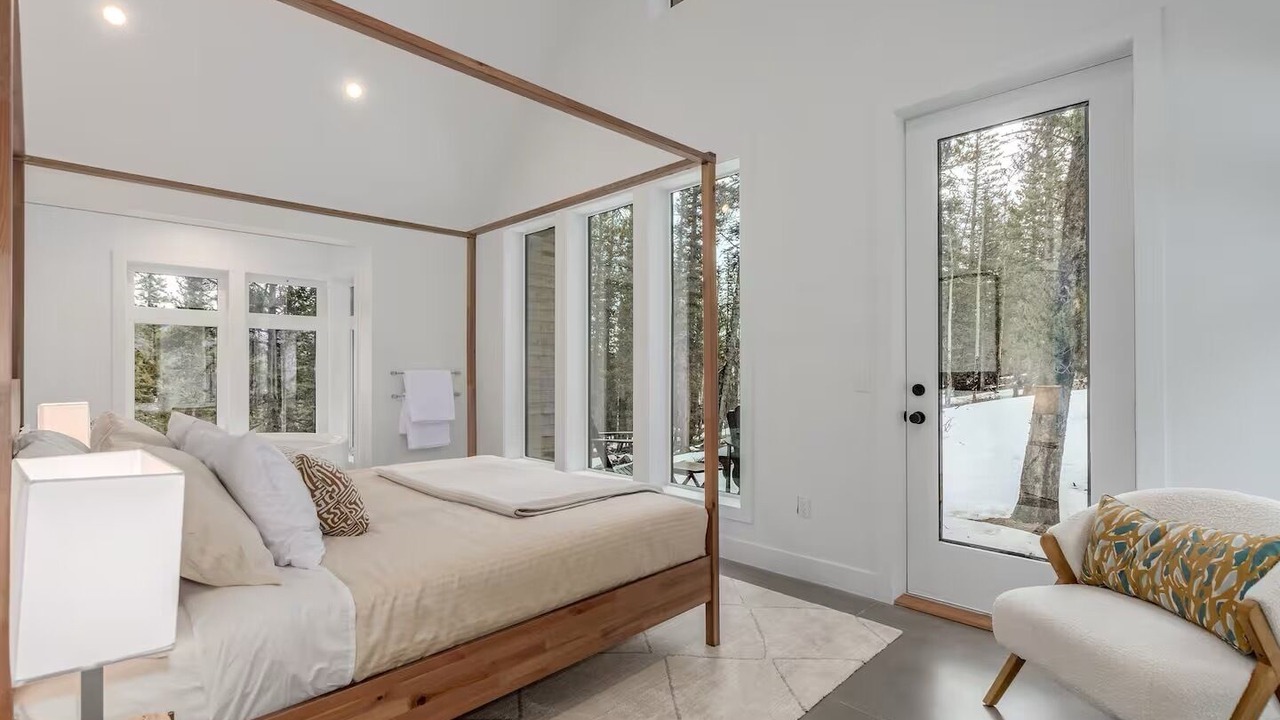 Photo of Bedroom in Michigan Hill