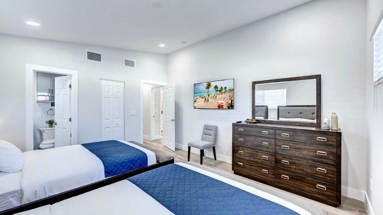 Photo of Bedroom in Hollywood Lakes
