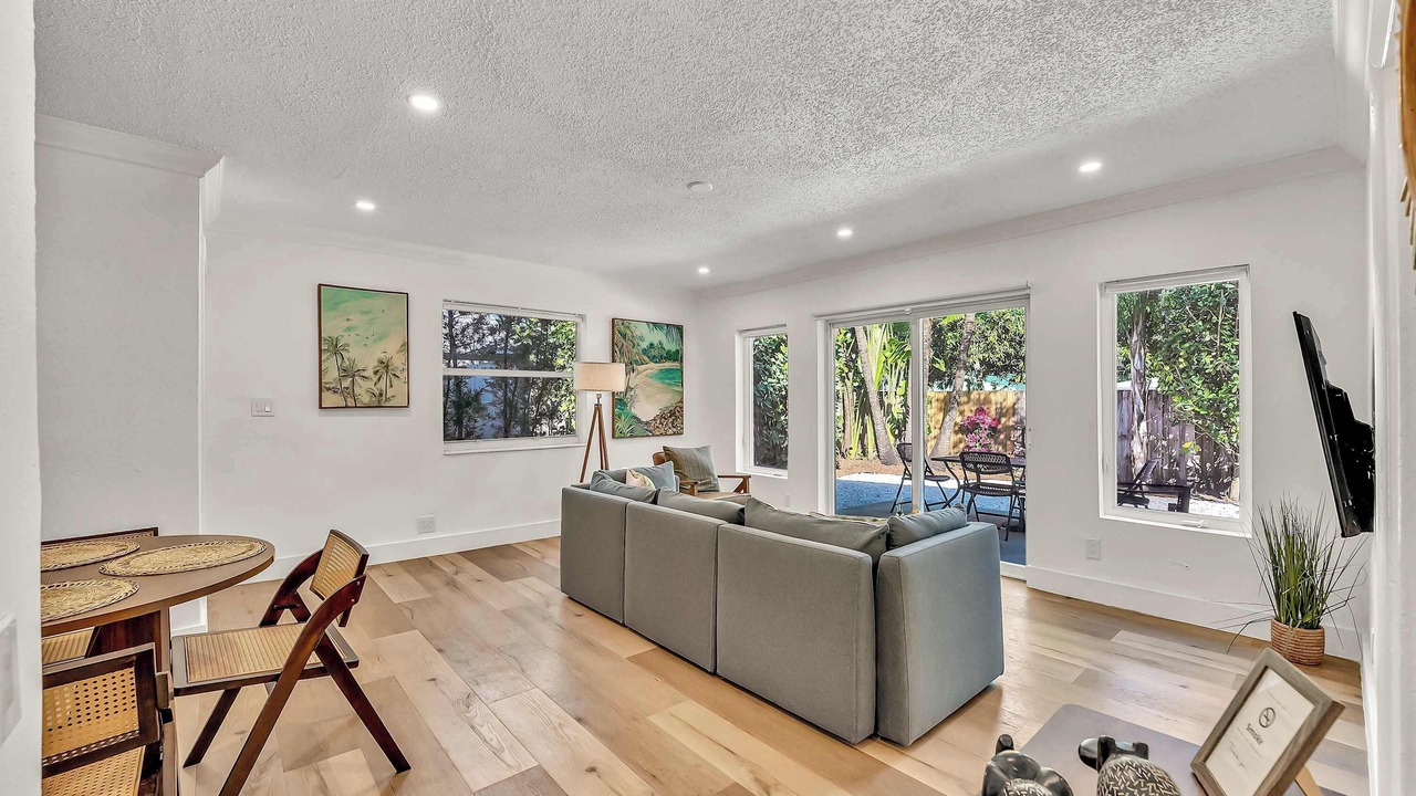 Photo of Livingroom in Sailboat Bend