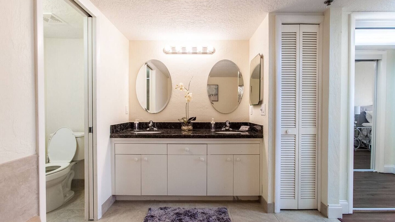 Photo of Bathroom in Crescent Beach