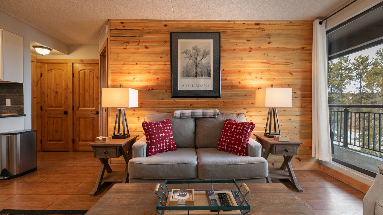 Photo of Livingroom in Peak 9