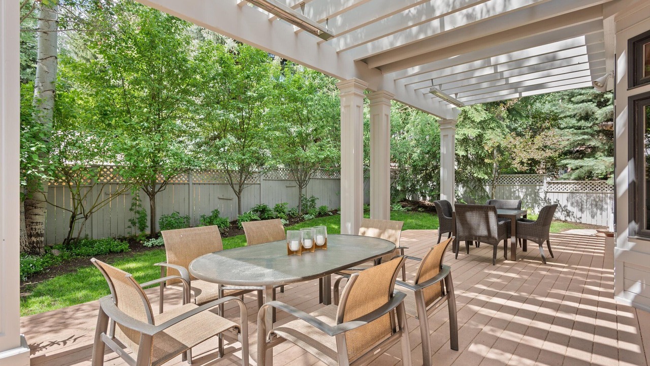 Photo of Outdoor in West End