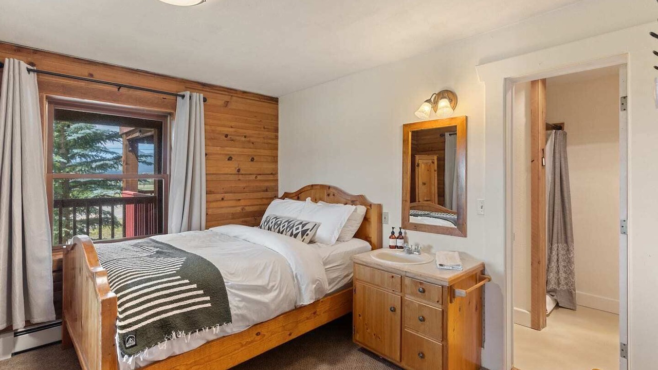 Photo of Bedroom in Clark