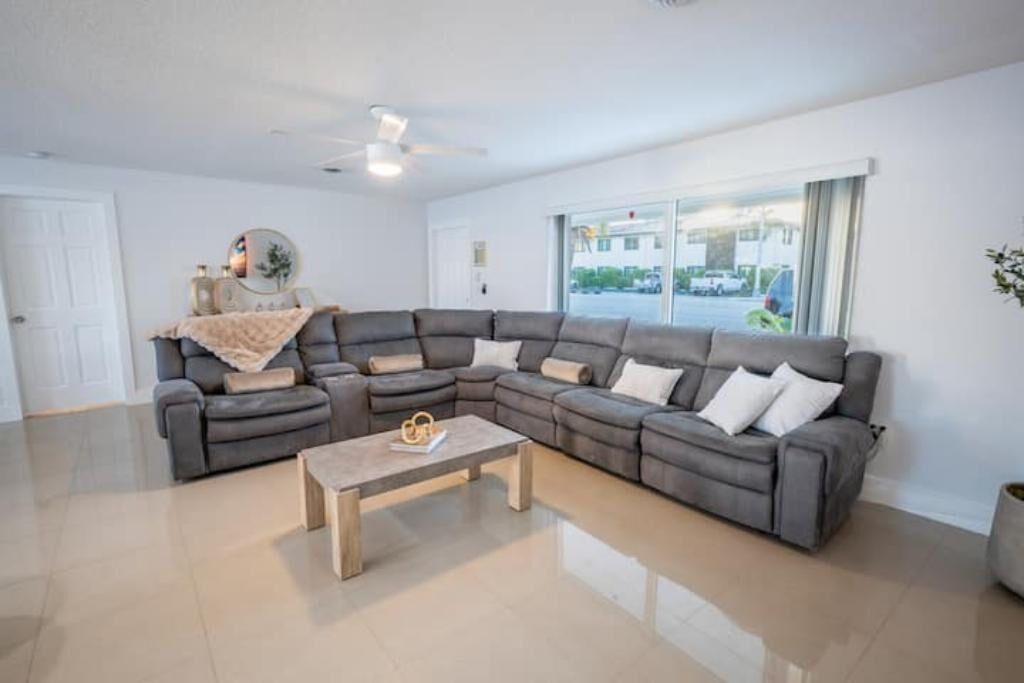 Photo of Livingroom in Imperial Point